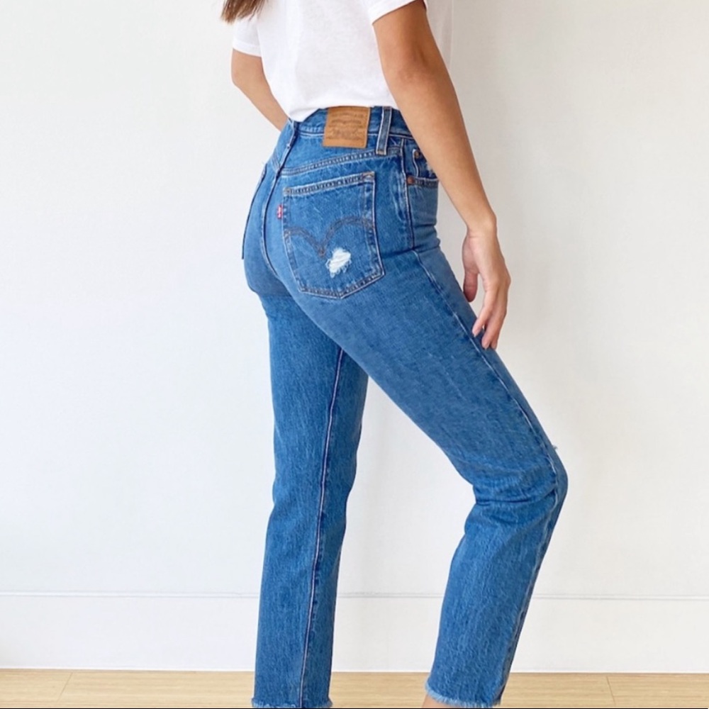 NWOT levi’s premium wedgie icon x aritzia